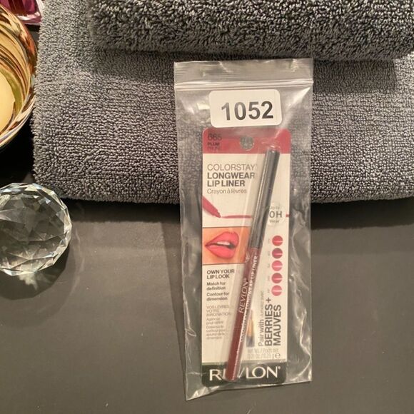 1052 Revlon Colorstay Longwear Lip Liner Makeup For Perfect Lips #665 Plum NWT - Picture 6 of 6